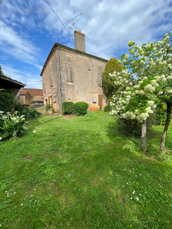 Maison à BLANQUEFORT-SUR-BRIOLANCE