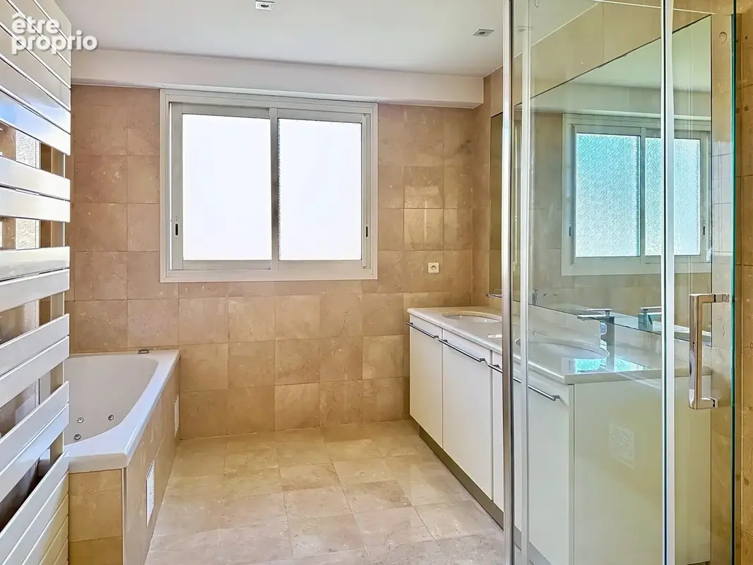 Antibes – Villa récente avec piscine, quartier calme et recherché – 1 450 000 € - photo 11