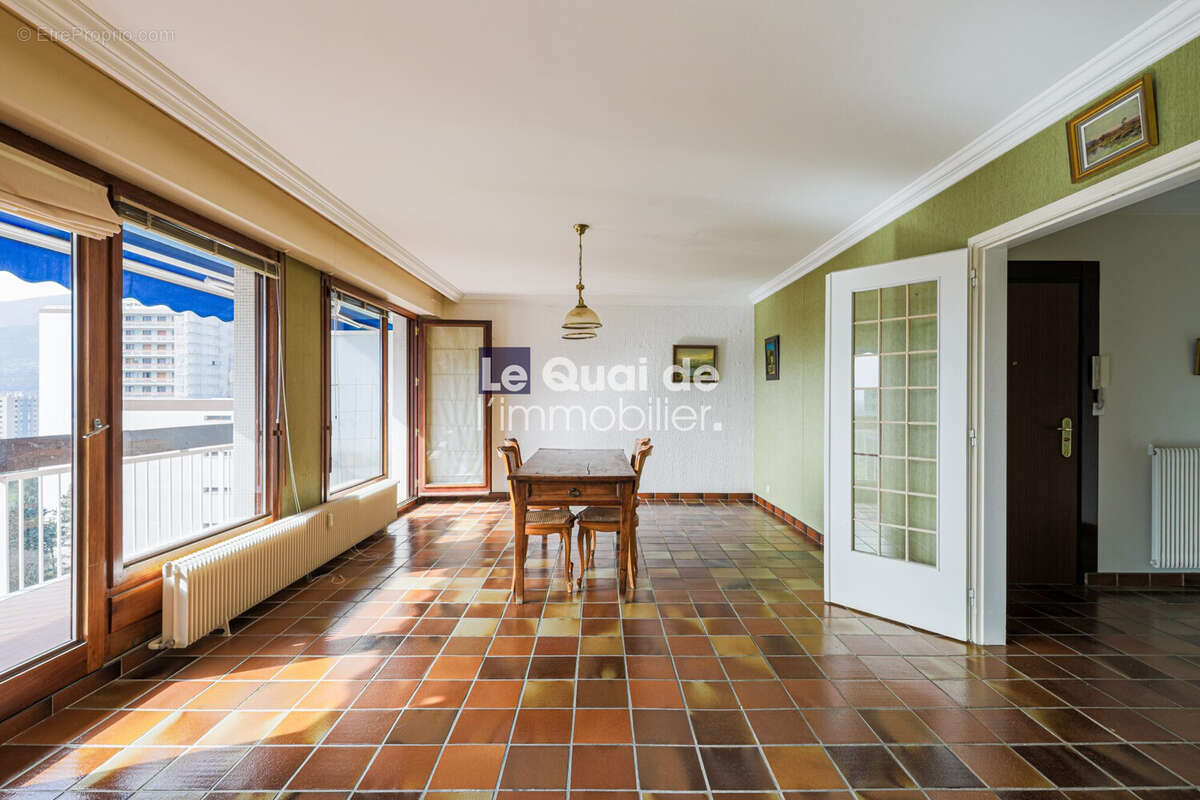 Appartement à SAINT-EGREVE