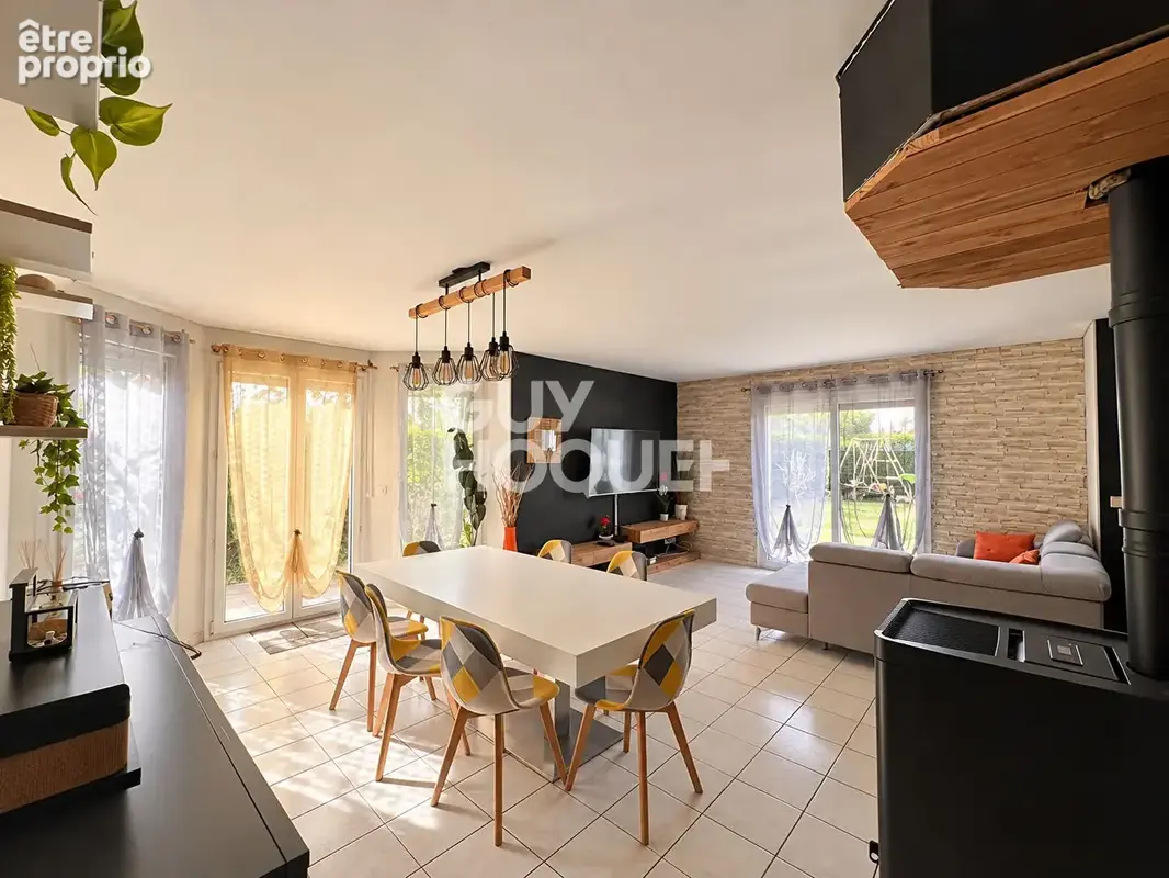YSSAC LA TOURETTE - Plain pied 103 m2, 3 chambres, Piscine - photo 6