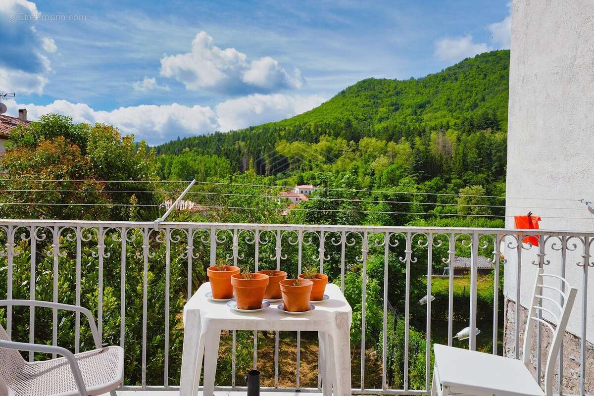 Appartement à SAINT-LAURENT-DE-CERDANS