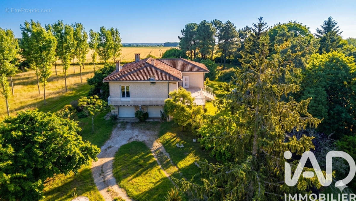 Maison 182 m² à Feugarolles  - photo 2