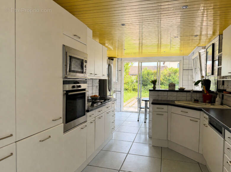 Maison à LA TOUR-EN-JAREZ