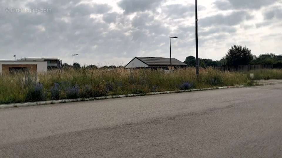 Terrain à PONT-SAINTE-MARIE