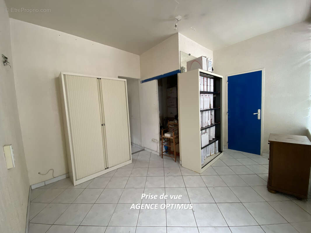 Commerce à VILLENEUVE-LA-GUYARD