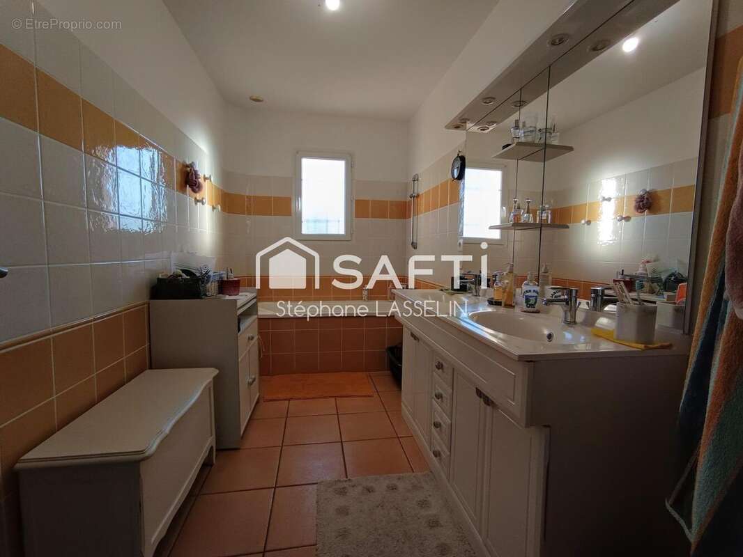 Maison 110 m² à Marcillac-Saint-Quentin  - photo 8