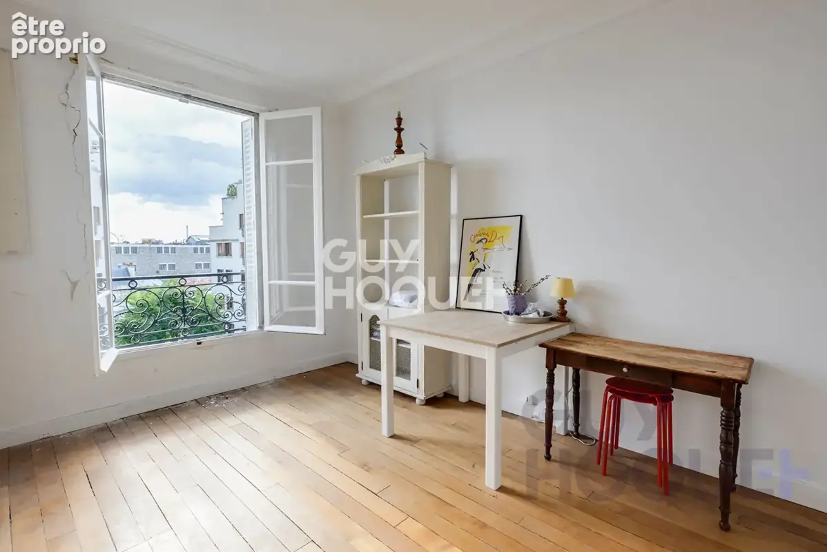 RARE - Appartement 4 Pièces de 70 m2 Aux Abbesses - Vue sur Paris - photo 10