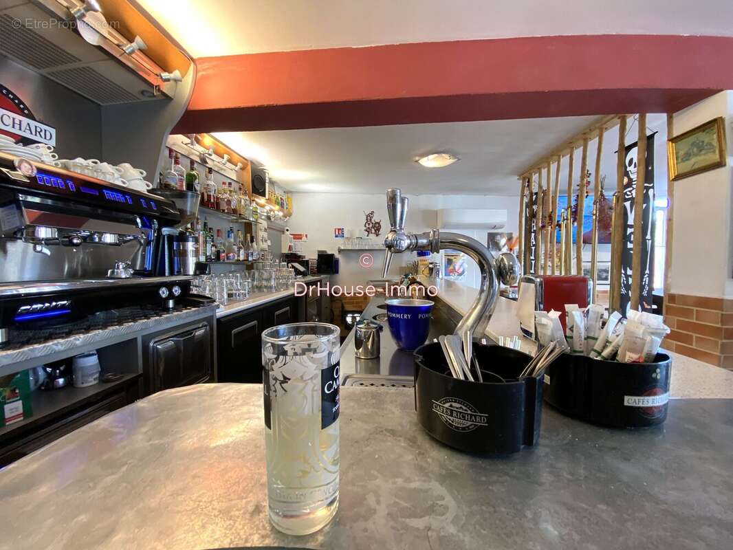 Commerce à SAINTES-MARIES-DE-LA-MER