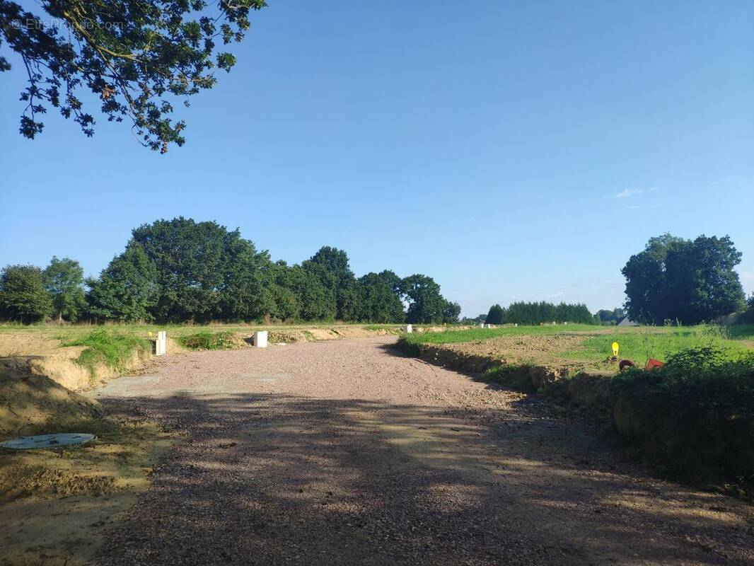 Terrain à SAINT-MAUGAN