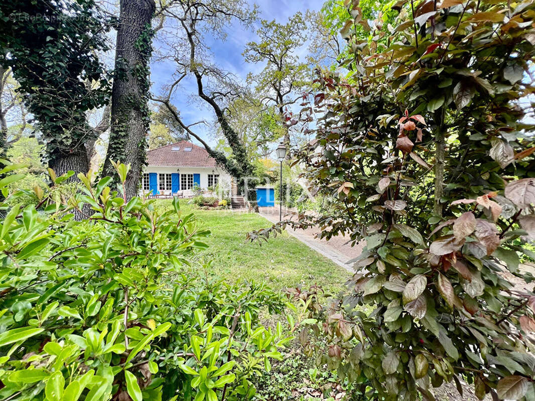 Maison à LE VESINET