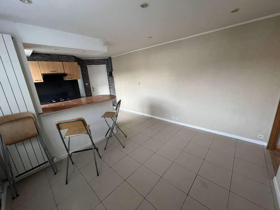 Appartement à BRUYERES-LE-CHATEL