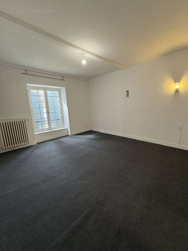 Maison à VIC-LE-COMTE