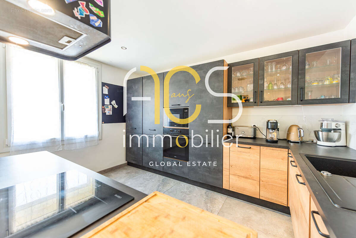 Maison Chateauneuf Les Martigues 5 pièce(s) 170 m2 + dépendances + piscine - photo 4