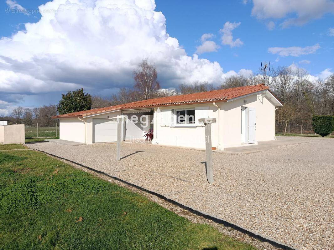 Maison à COUTRAS