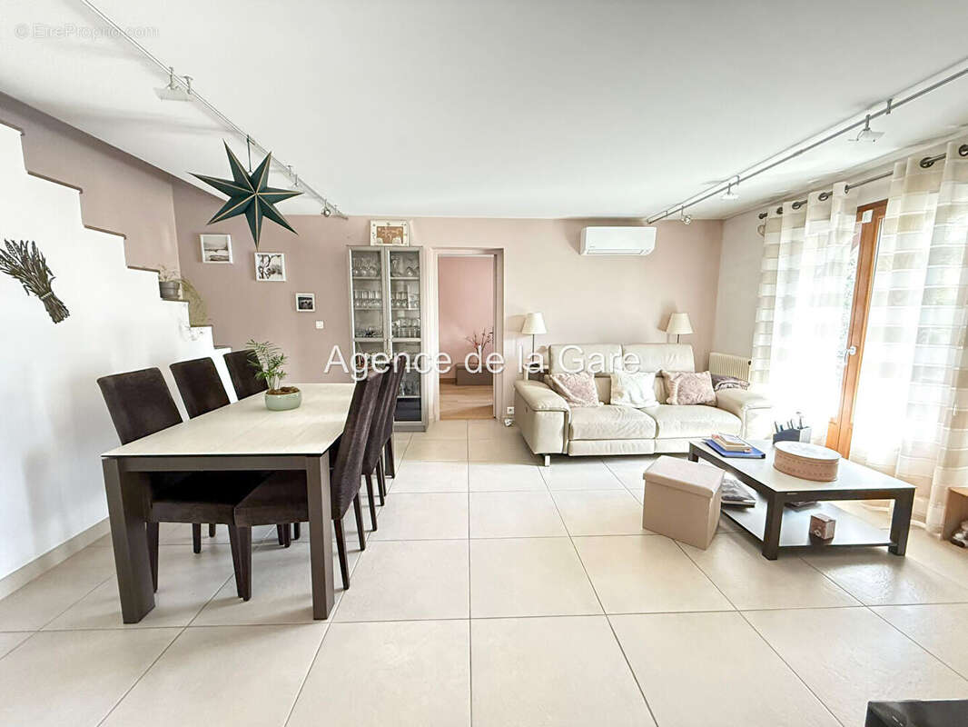 Maison à HOUILLES