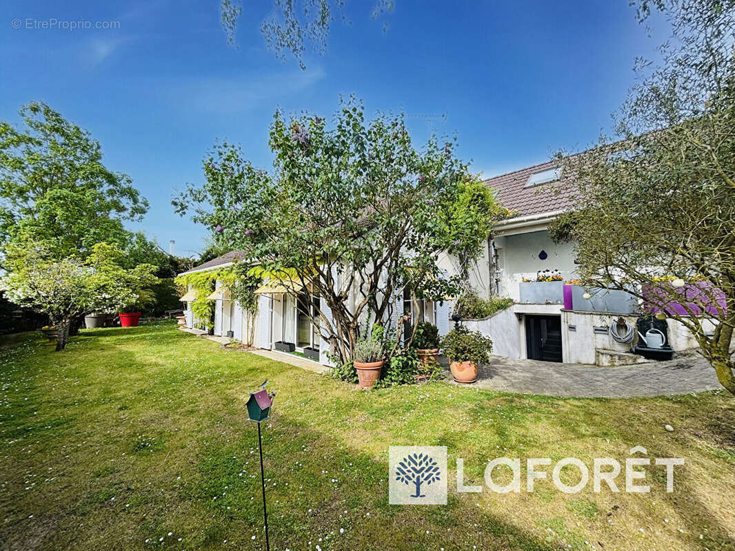 Maison à MAREIL-SUR-MAULDRE
