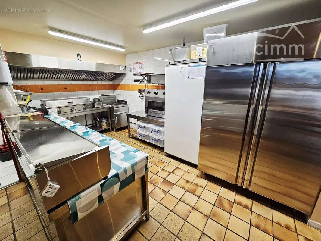 Commerce à MONTIGNAC