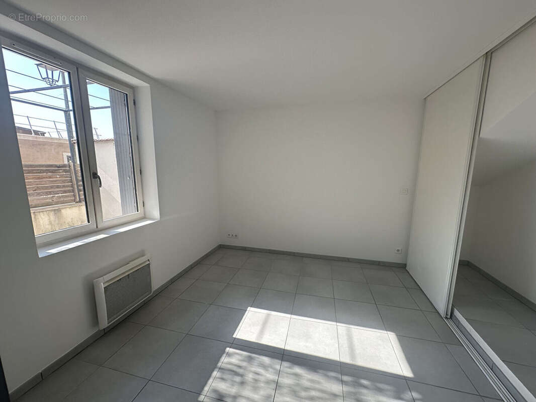Vente en exclusivité à Meyrargues Aix nord LC Gestion vous propose un appartement de type 2/3 avec terrasse, cave et garage - photo 6