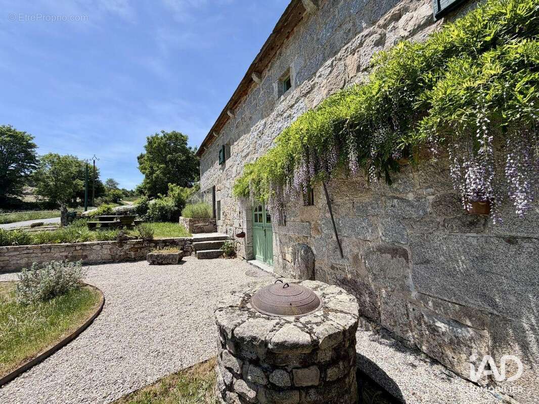 Photo 2 - Maison à SAINTE-COLOMBE-DE-PEYRE