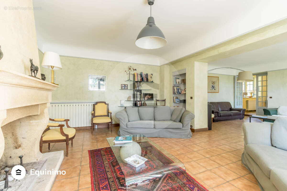 Maison familiale 9 pièces 6 chambres de 295m2 située dans un environnement arboré avec terrasse, jardin et gar - photo 5