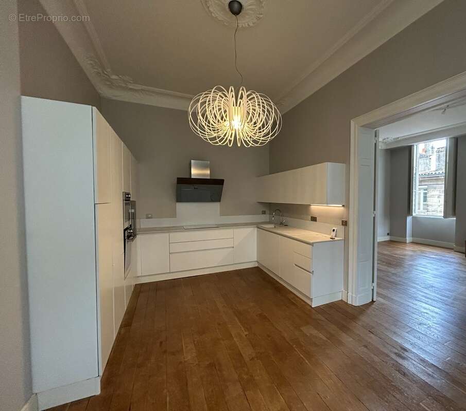 Appartement à vendre 3/ 4 avec balcon immeuble pierre Jardin public  BORDEAUX (33) - photo 3