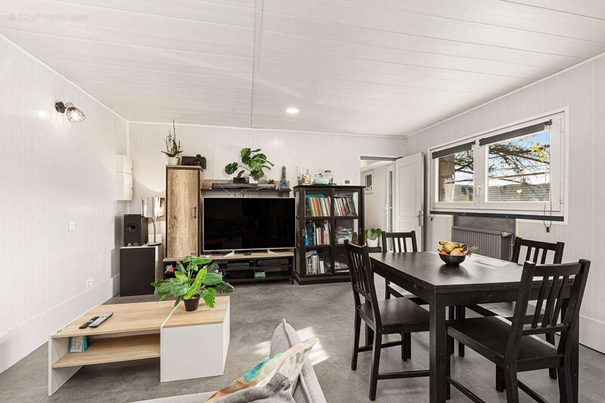 Maison à BAGNOLS-EN-FORET