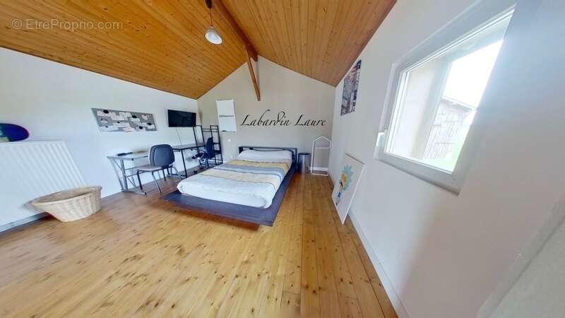 Maison avec surface habitable de 300m2 - pierre et poutre apparentes - 5 chambres - dépendances à CAUMONT-SUR-GARONNE (47) - photo 34
