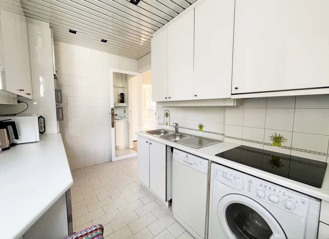 Appartement à PARIS-8E