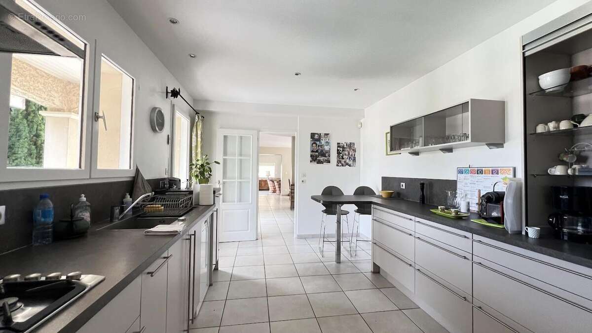 Maison 170 m² à La Tour-De-Salvagny  - photo 7