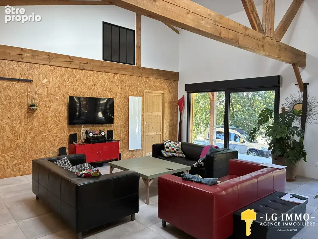 Maison contemporaine en bois, 3 chambres avec leur salle d'eau, jardin 3800 m2 - photo 5