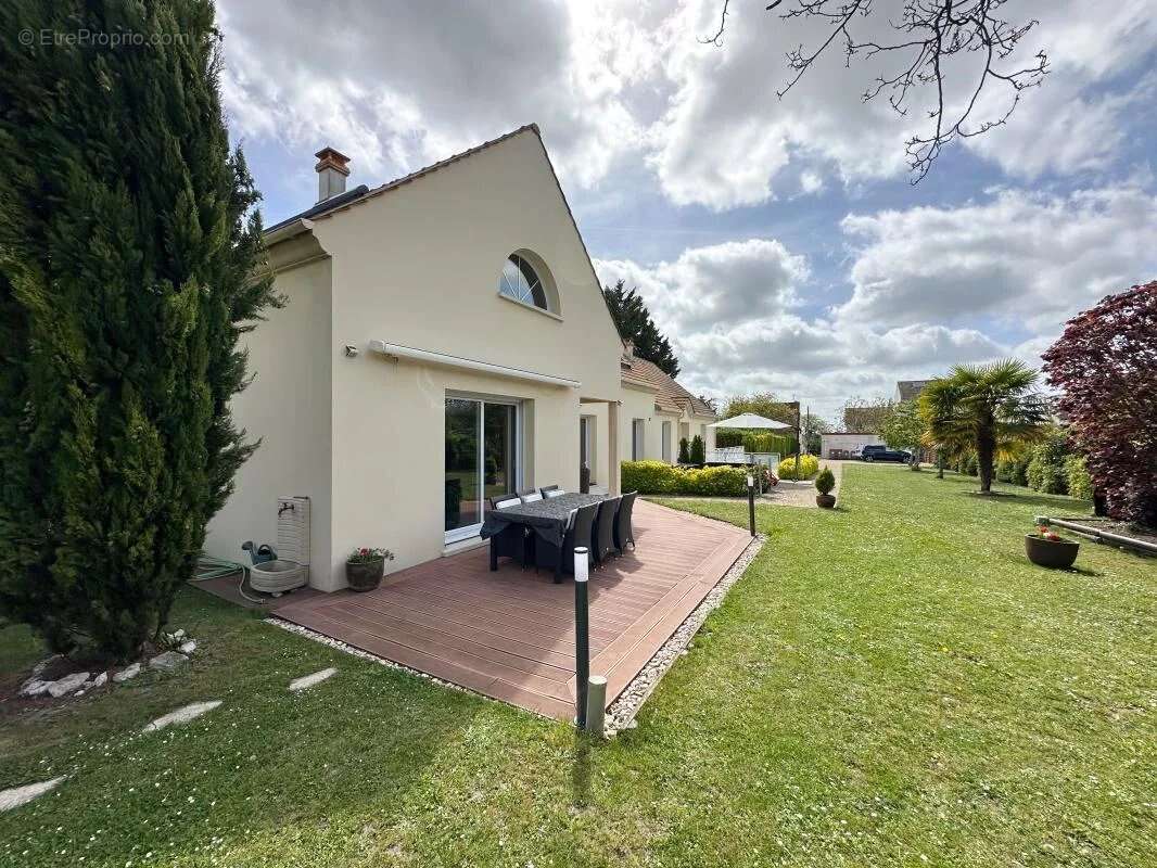 Rare et unique - Domaine de 240m2 (219 m2 carrez) - photo 2