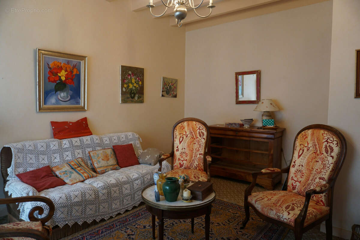 Maison à CASTELNAU-MONTRATIER