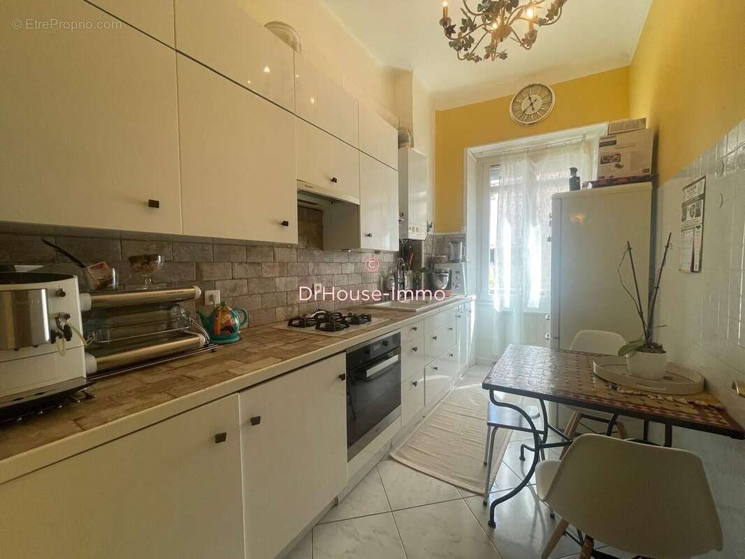 Appartement à MARSEILLE-7E