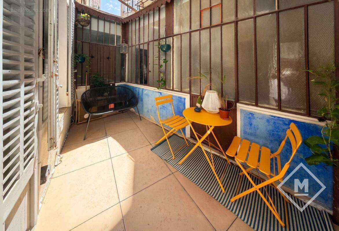 Vend T2-3 de 68 m2 exterieur calme place Jean Jaurès 13001 - photo 2