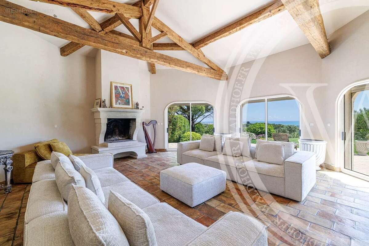 Maison à ROQUEFORT-LES-PINS