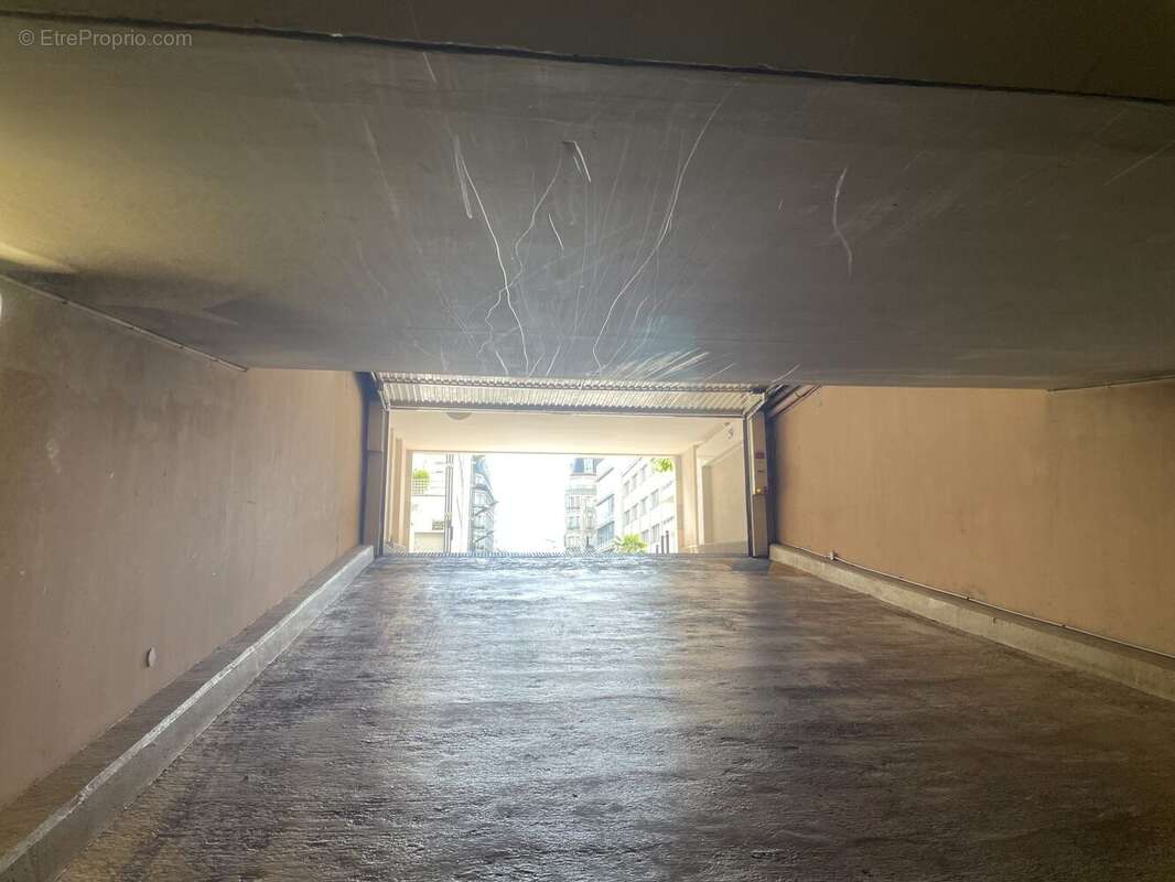Parking à LEVALLOIS-PERRET