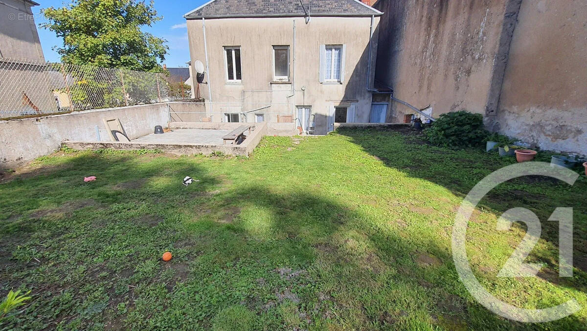 Maison à OUROUX-EN-MORVAN
