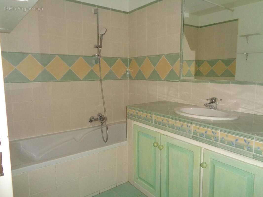   - Appartement à DRAGUIGNAN