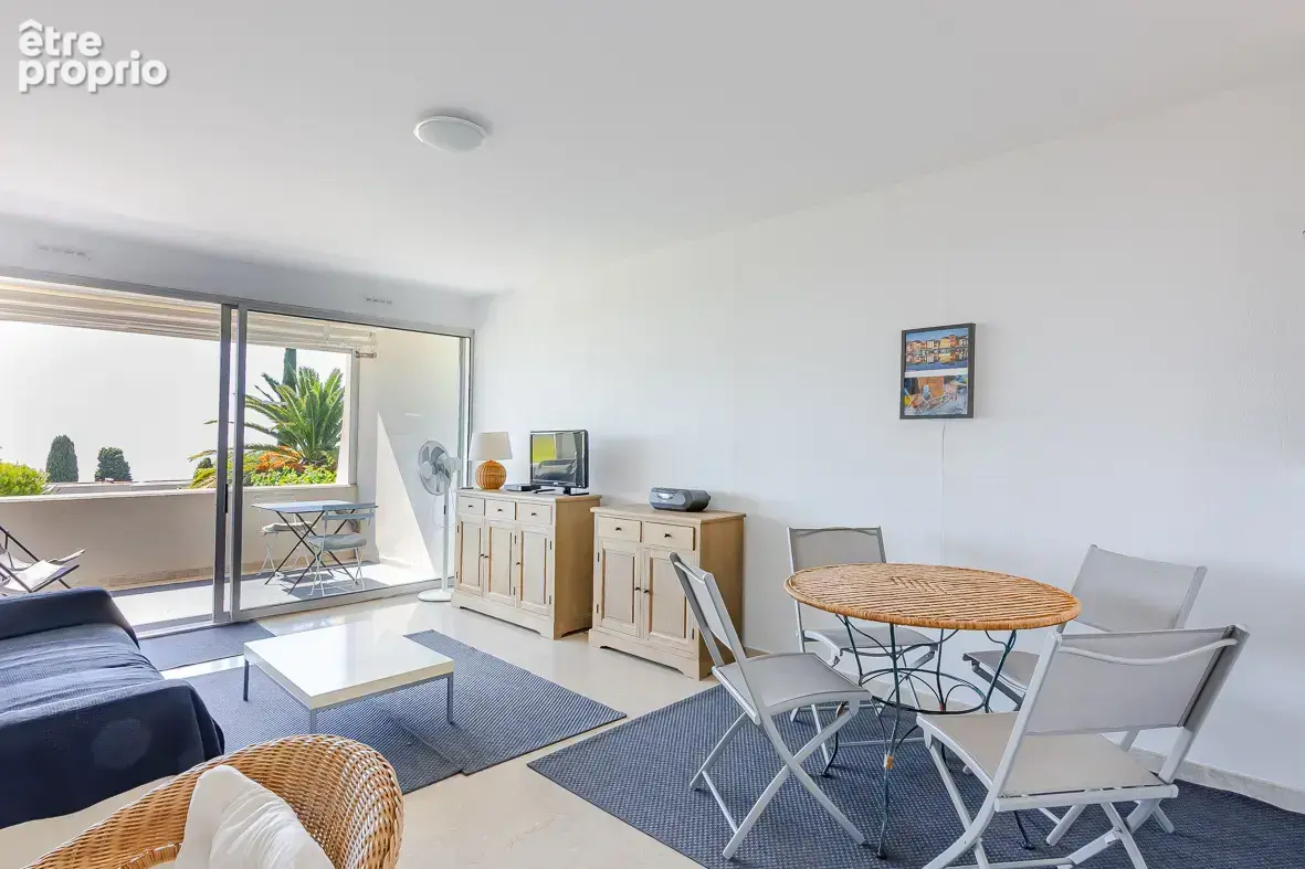 13260 Cassis , au premier étage de la résidence : « Grand Large », Joli T2 de 42 m2 plus terrasse/loggia de 10 - photo 5