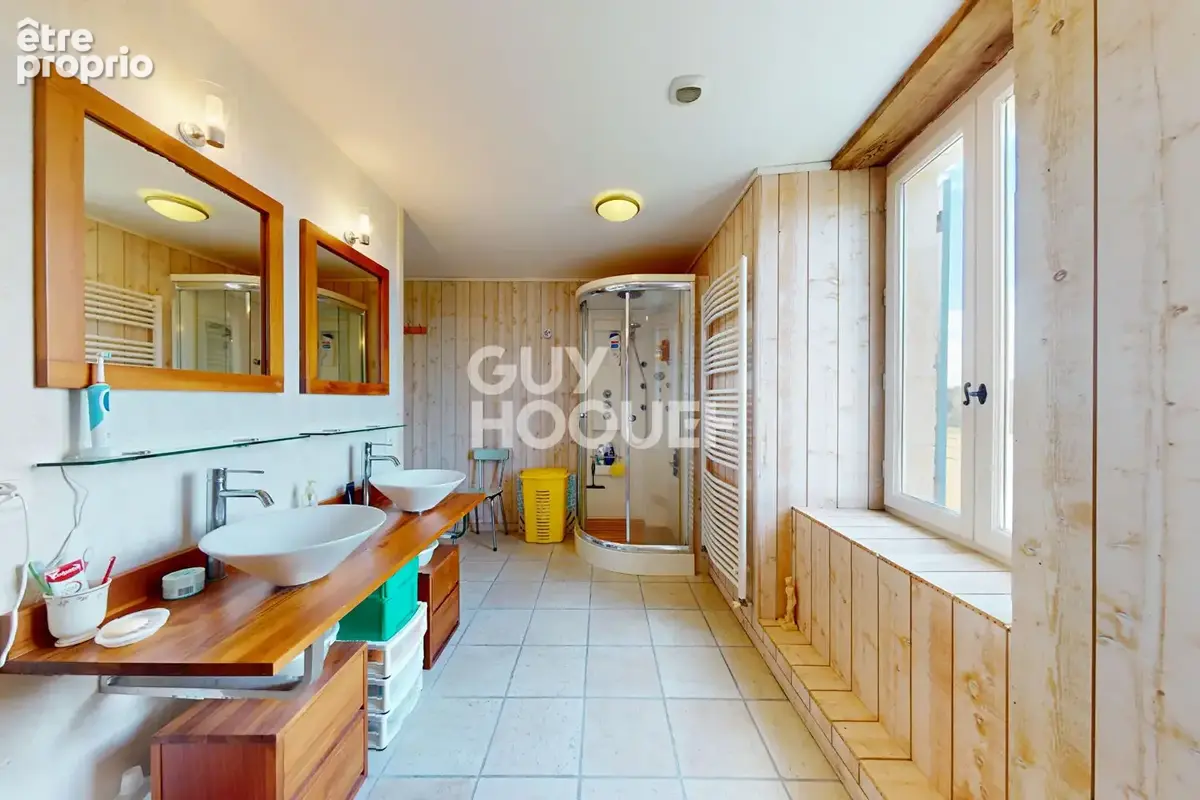 Propriété de charme en pierres apparentes de 273 m² avec dépendances et vue dominante - photo 12