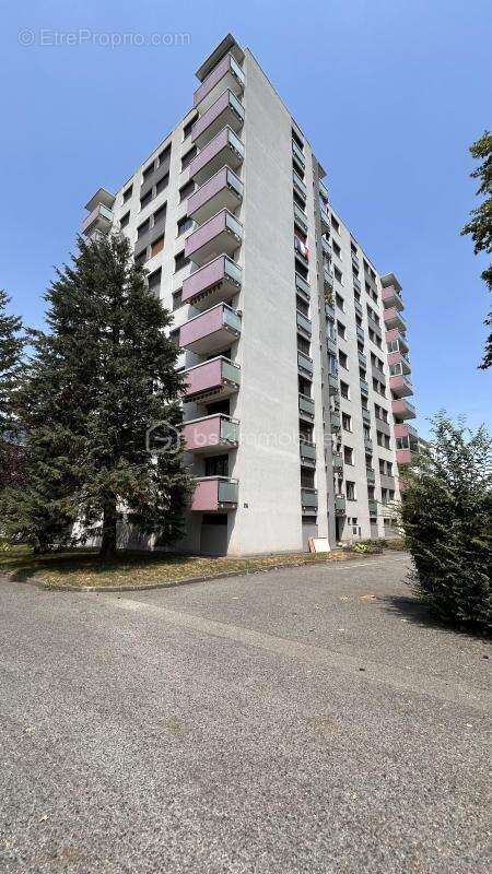 Spacieux T5 de 105 m² avec place de parking et cave – Résidence sécurisée - photo 19