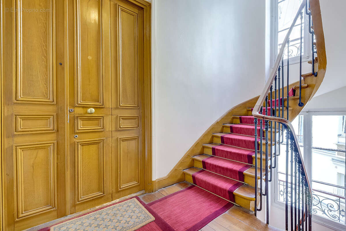 Appartement à PARIS-17E