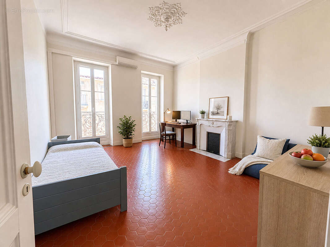 Marseille - Appartement de caractère de 139 m²  Vue mer & Place Jean Jaurès - photo 13