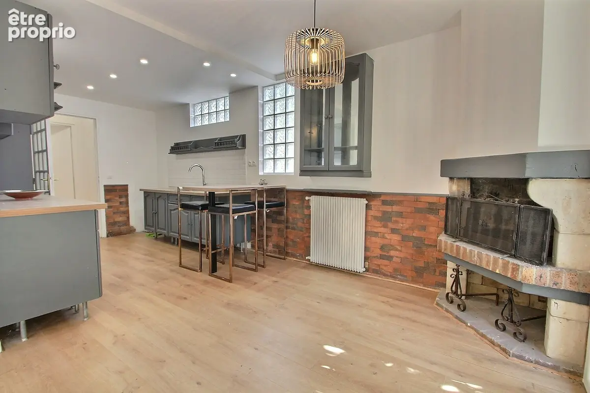 Maison avec jardin, garage et cheminée - photo 4