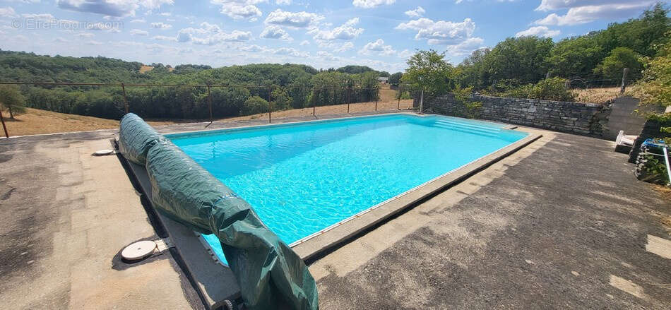 Maison en pierre bénéficiant d'une piscine et d'un panorama champêtre - photo 19