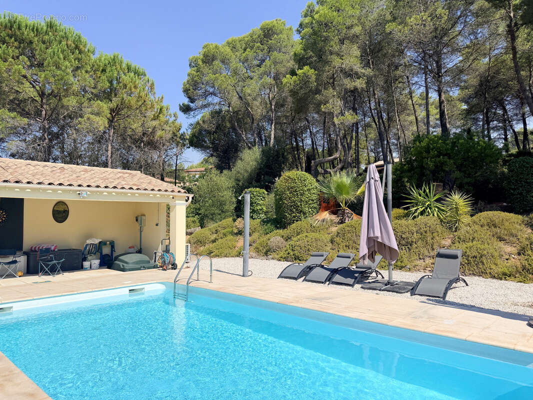 EXCLUSIVITE Bagnols en Foret Villa individuelle 4 pièce(s) 110m2 env Terrain 2500m2 env Piscine Garage - photo 7