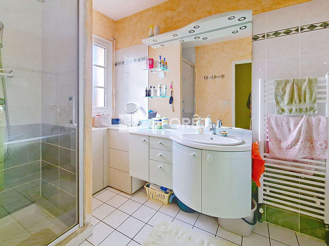 Maison à SAINT-SEBASTIEN-DE-MORSENT