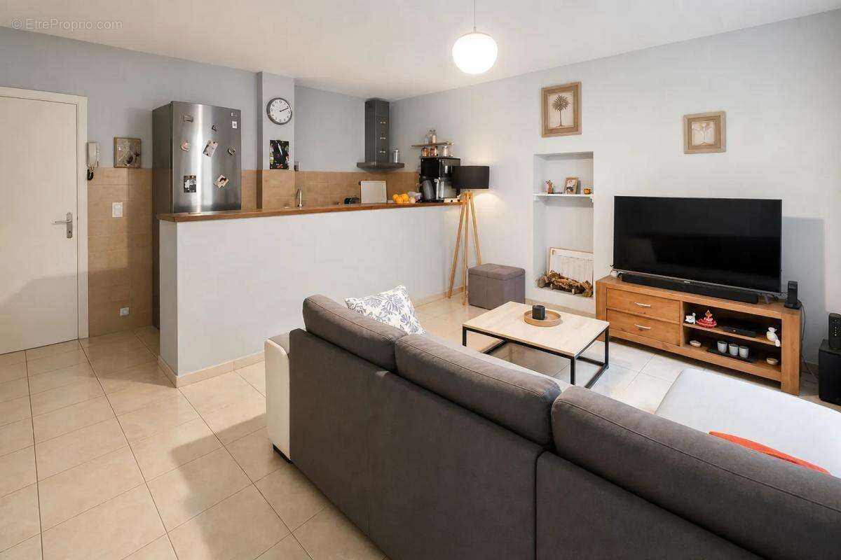 Appartement 3 pièces de 55 m² avec cours situé à Saint-Gilles - photo 2