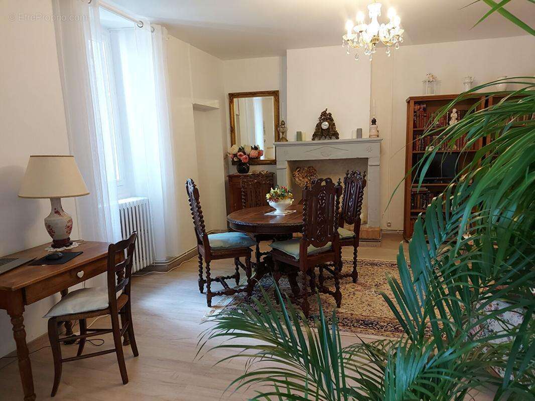 Rare ...Charmante Maison pierre Saint-Estèphe 5 pièce(s) 109 m2 excellent état - photo 3