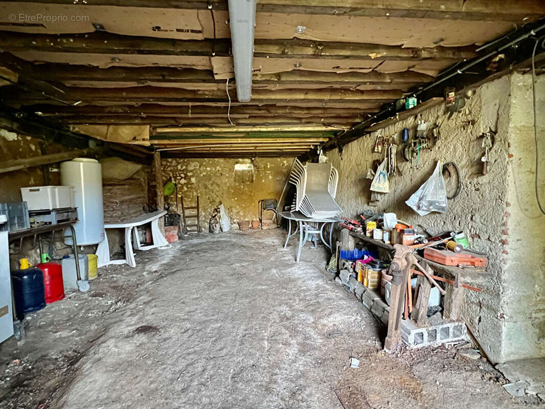 Secteur Villeneuve-sur-Lot, à la campagne mais non isolé, venez découvrir cette charmante maison en pierre de 77,84 m² habitable - photo 8